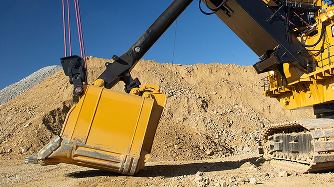 Escavadeira a cabo elétrica Cat 7495 com FPS da Cat em uma mina