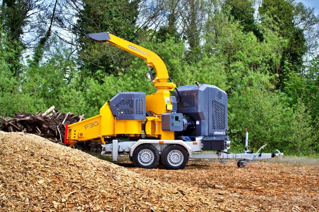 Image 4 - ARBMAX F30  in front of a shredded pile of chips