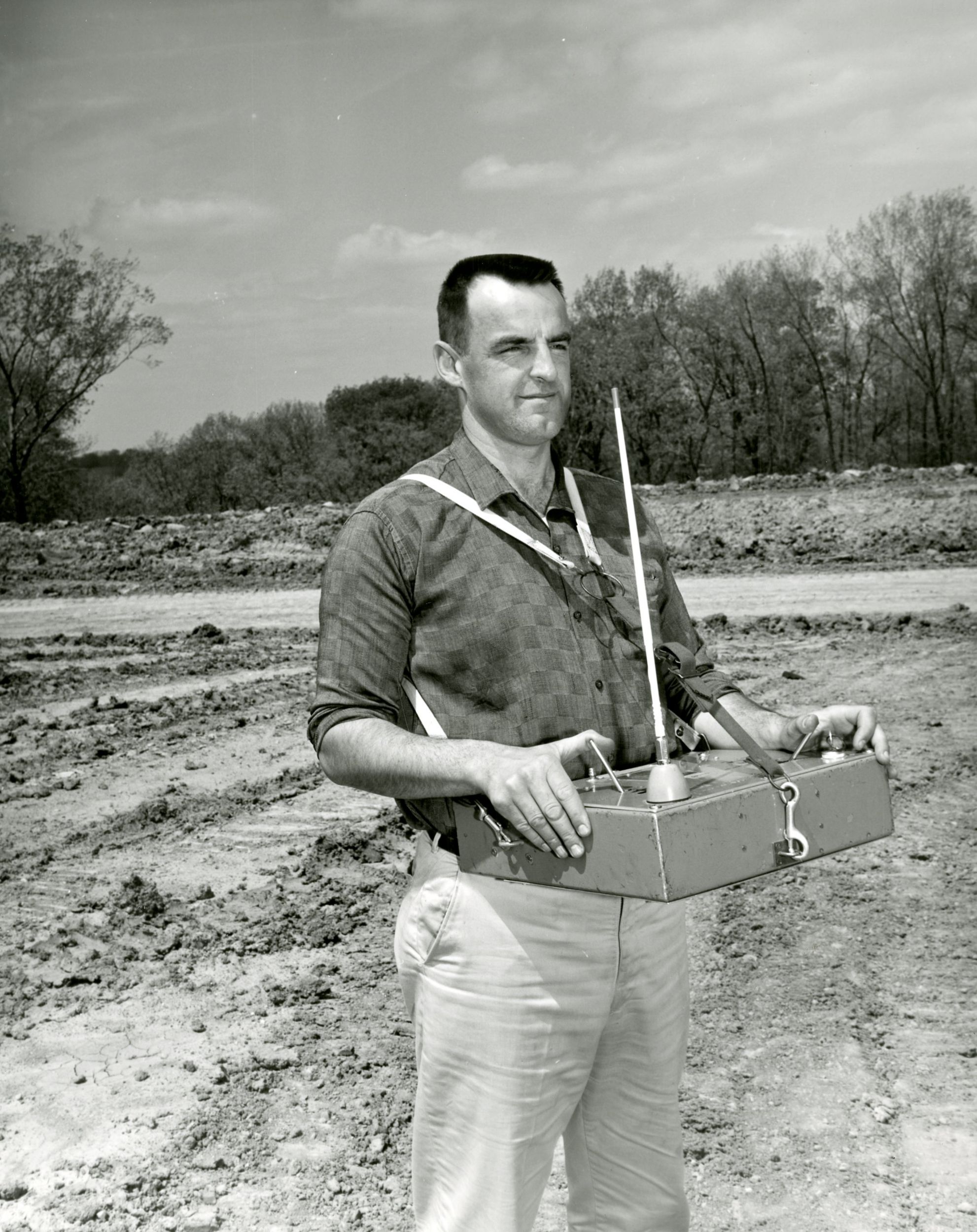 Operador usando un control remoto