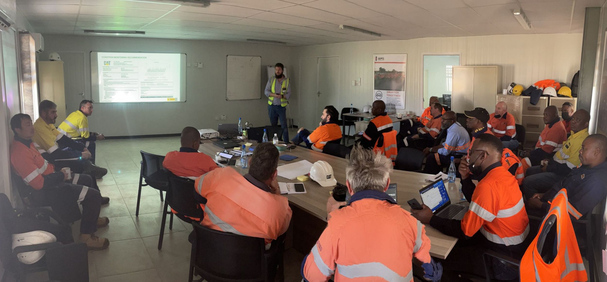 Uma equipe da Caterpillar trabalhando em Botswana.