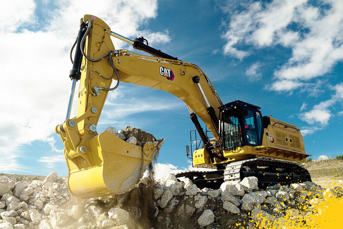 grande escavadeira escavando sujeira e pedras