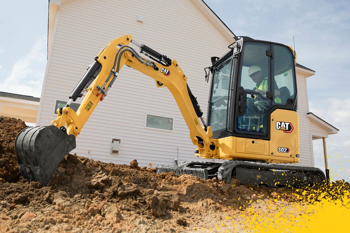 miniescavadeira coletando sujeira com balde