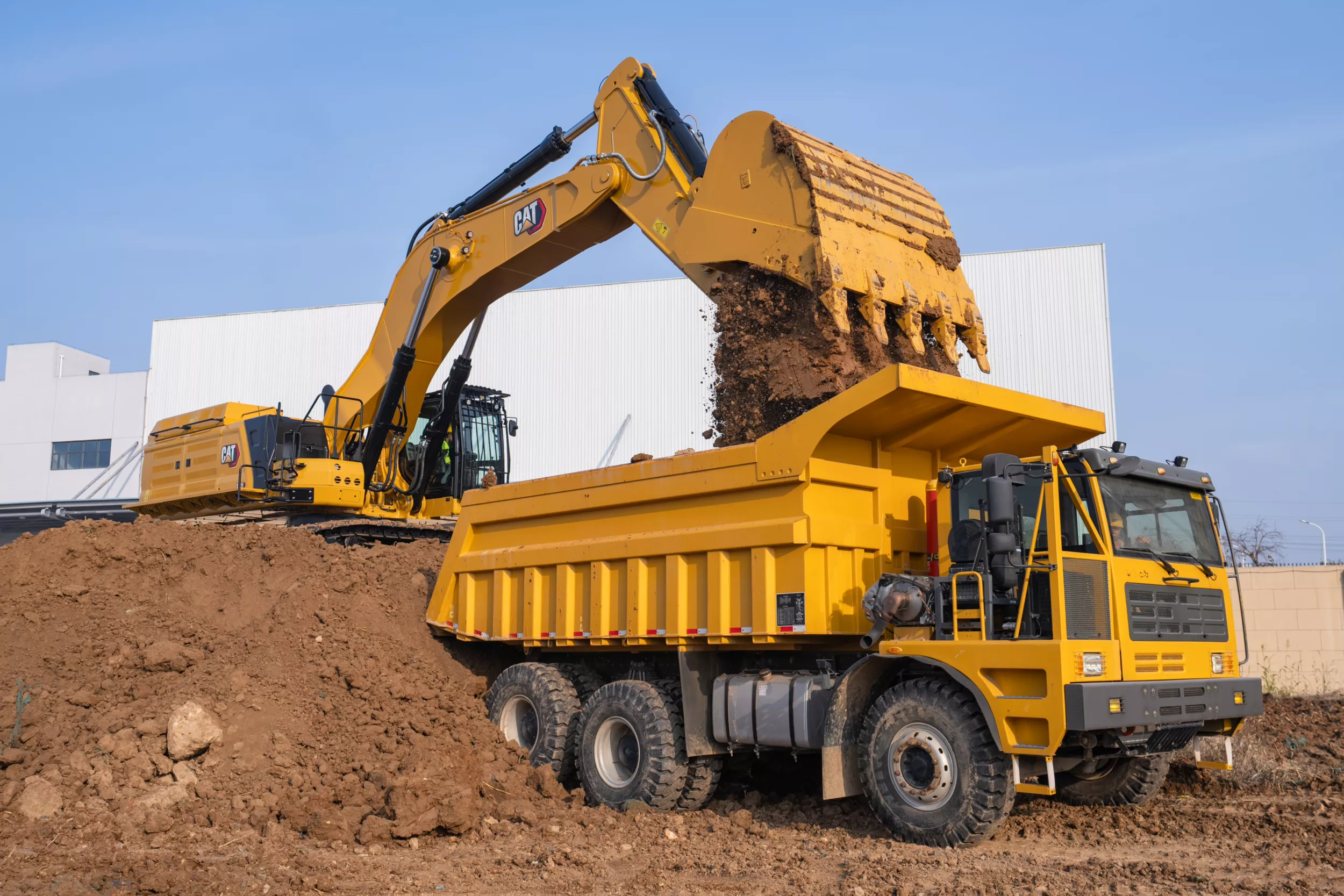 Cat® 3101 液压履带式挖掘机是一款新一代定制煤矿开采机器，强劲耐用，产能高。