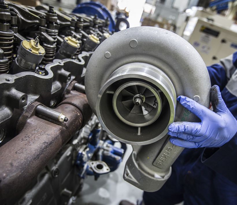 Distributor service in the workshop