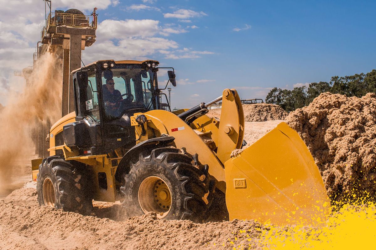 manipulador de cana movendo pilha de terra