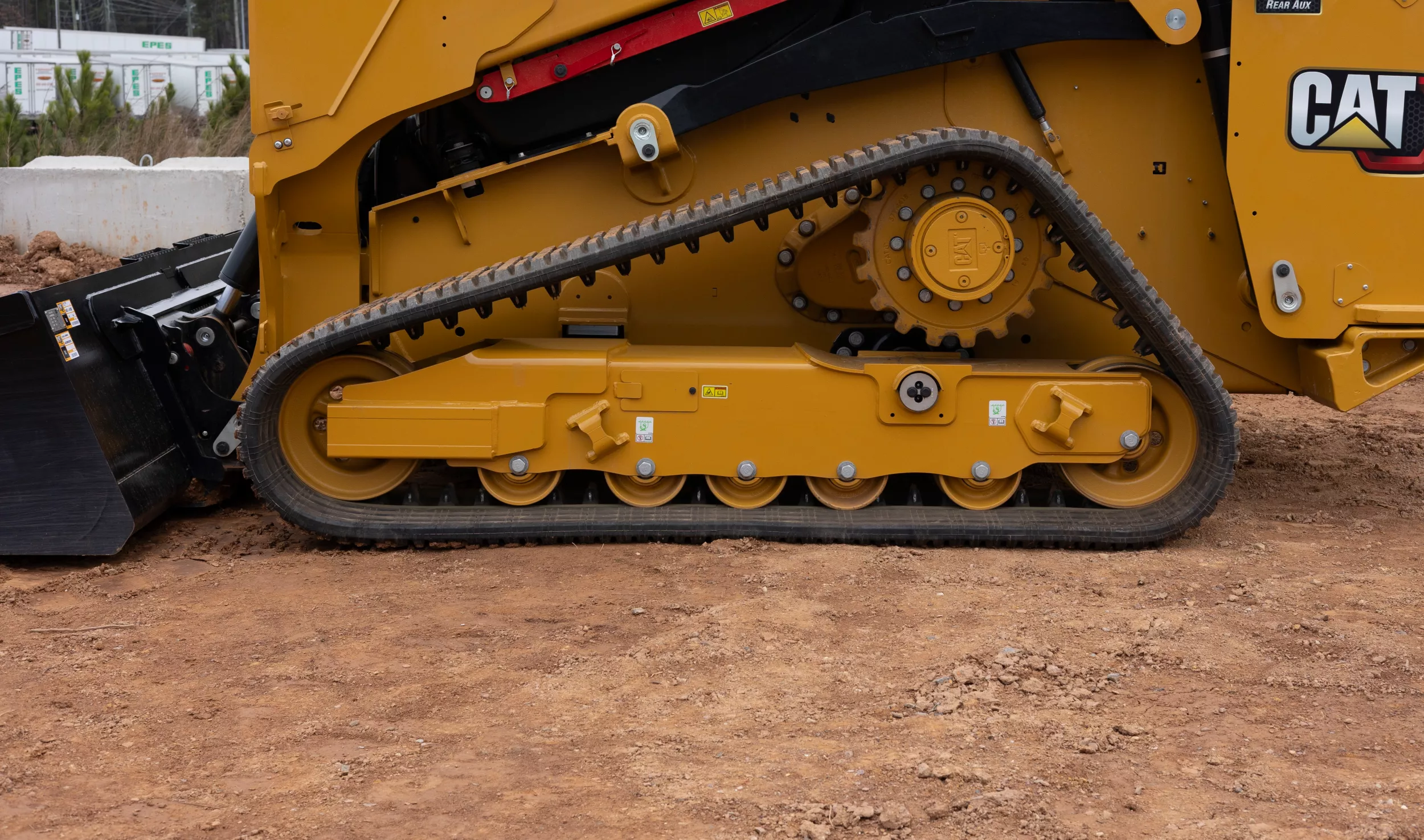 Standard Equalizer Bar (E-bar) Undercarriage and Standard Two-Speed Travel