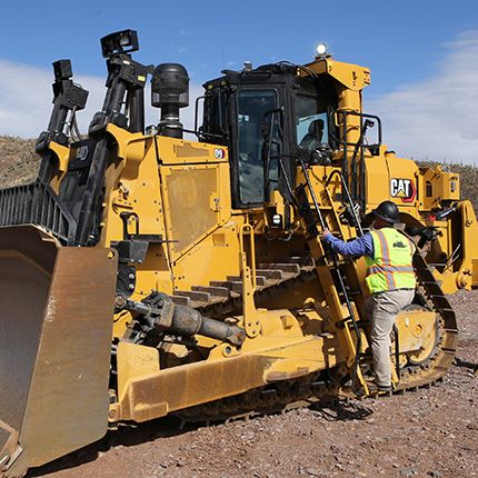 Two customers on jobsite in personal safety gear
