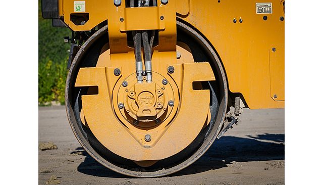 Front drum of the Cat CC2.7 tandem roller equipped with the optional ballast.