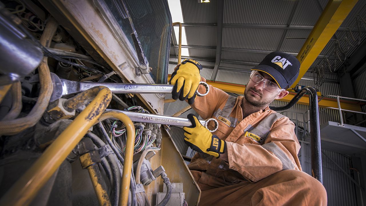 Two customers on jobsite in personal safety gear
