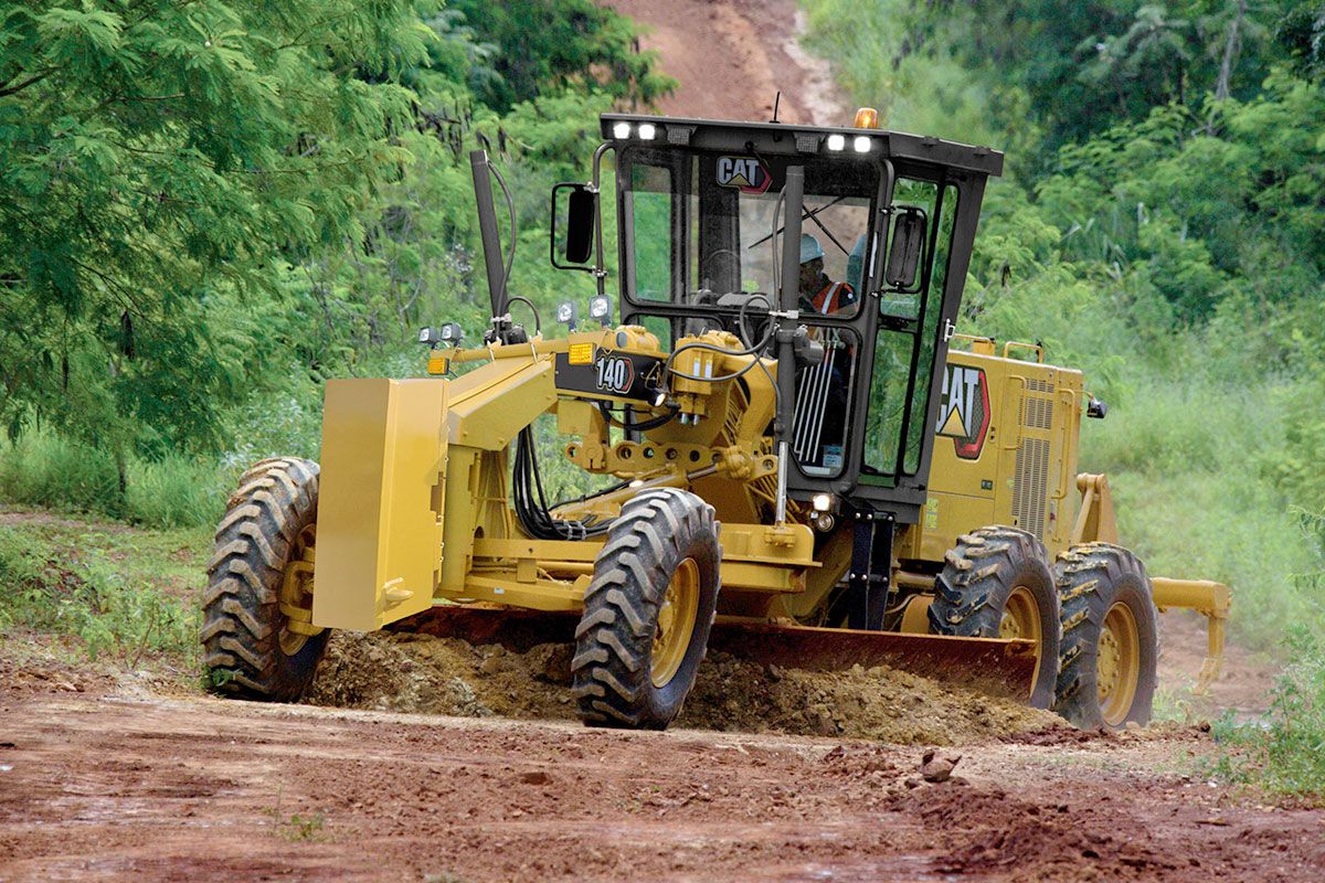 140 motoniveladora trabajando