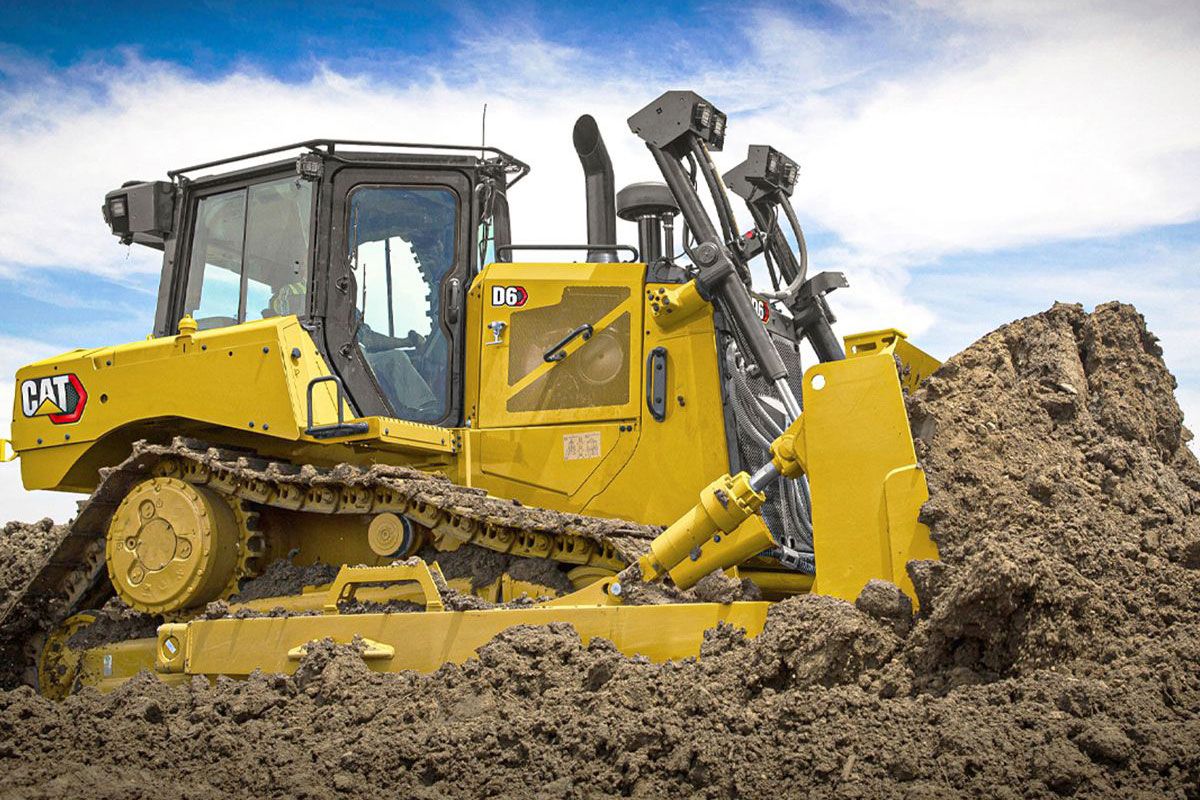 D6 moviendo tierra a la pila