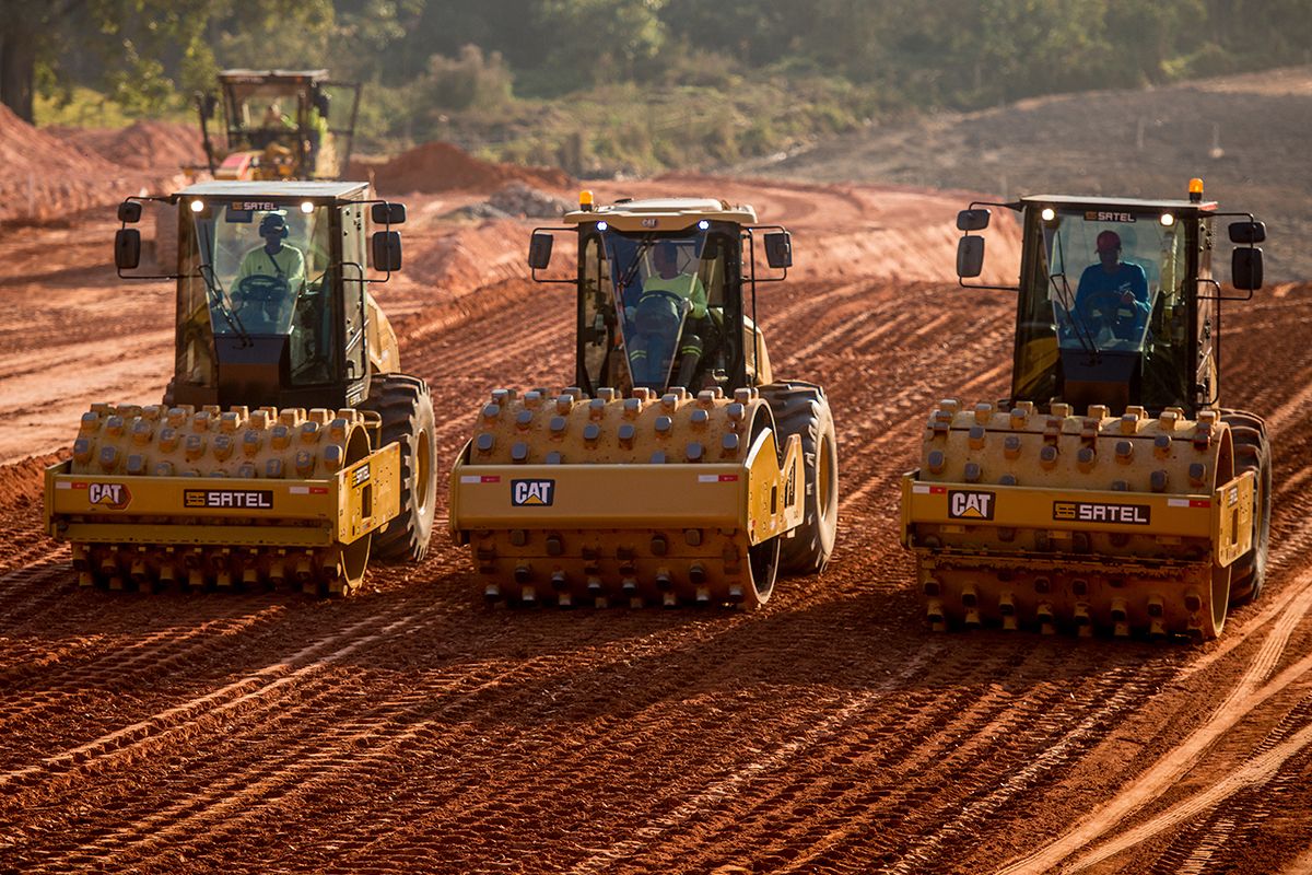 Compactadores e roletes Cat