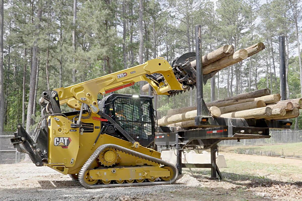 Cat 285 Lifting Logs