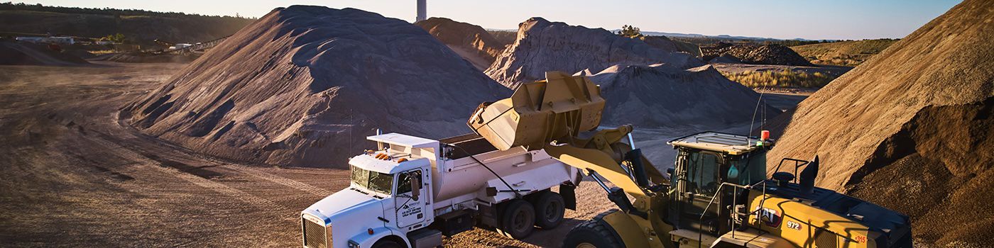 専属金融会社の短期的・長期的な価値