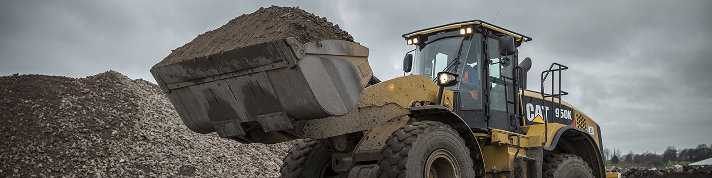 Cat equipment scooping dirt