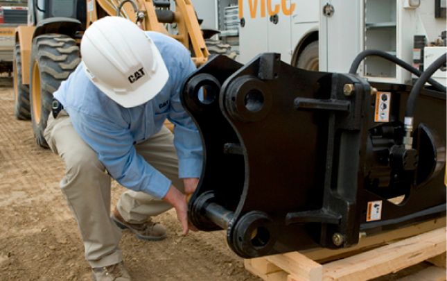 Distribuidor con accesorio de martillo