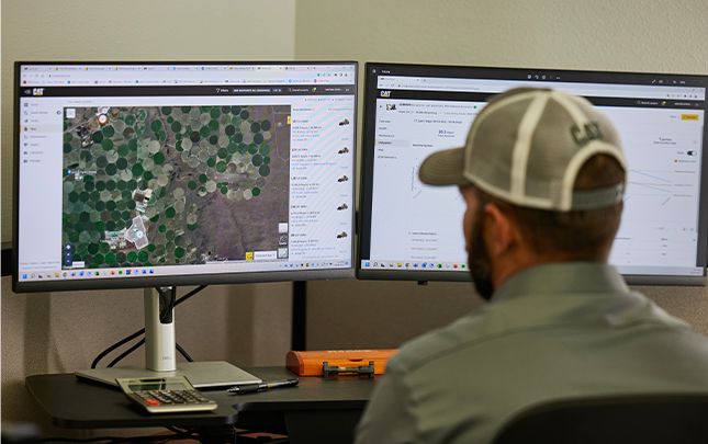 Trabajador que utiliza el mapa de enlace de visión