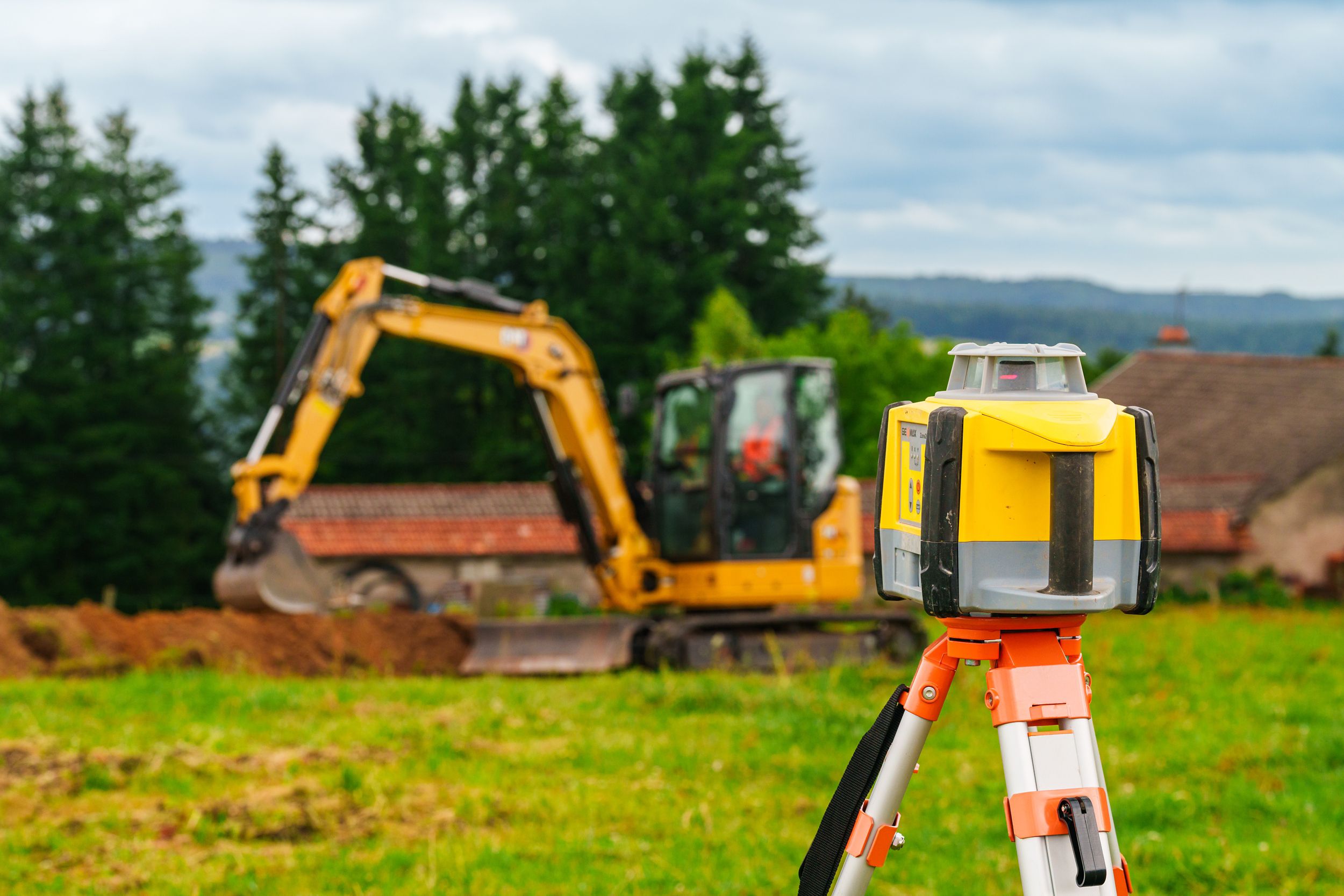 Learn about Bucket Assist, part of the Ease of Use (EOU) suite of features on the Next Generation Cat® 306 CR, 307.5, 308 CR, 309 CR and 310 Mini Excavators. These technologies assist operators in controlling the machine to simplify operation, improve accuracy, and enhance performance, productivity, and efficiency. Bucket Assist helps simplify operation, improve accuracy and enhance productivity. 