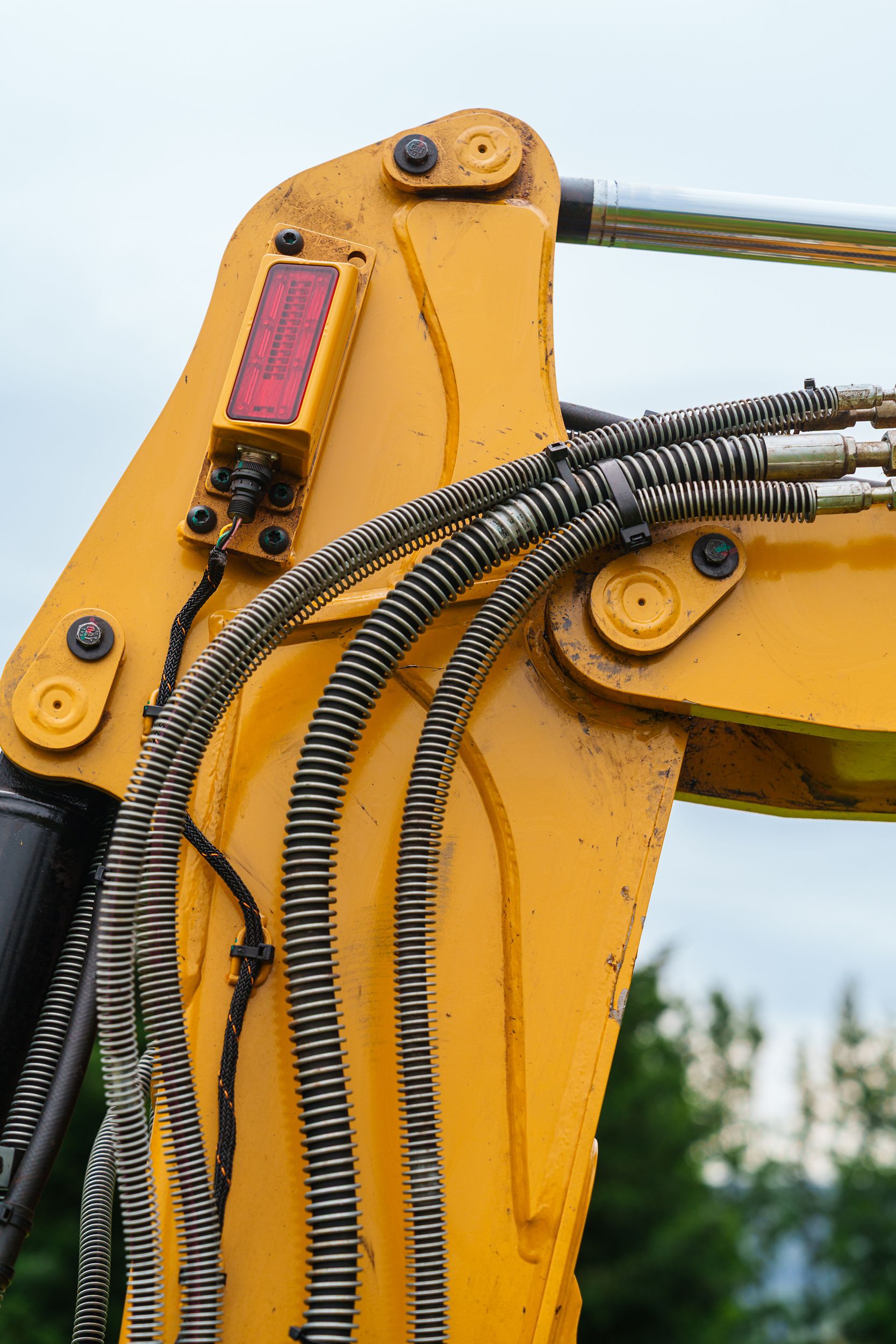 Learn about Bucket Assist, part of the Ease of Use (EOU) suite of features on the Next Generation Cat® 306 CR, 307.5, 308 CR, 309 CR and 310 Mini Excavators. These technologies assist operators in controlling the machine to simplify operation, improve accuracy, and enhance performance, productivity, and efficiency. Bucket Assist helps simplify operation, improve accuracy and enhance productivity. 