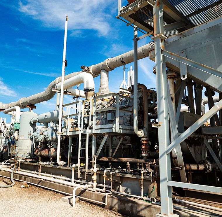 Gas compression equipment with pipes outdoors