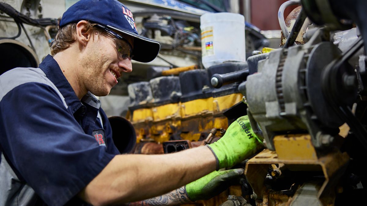 Protect Cat Truck Engine Uptime With Extended Service Coverage | Cat ...