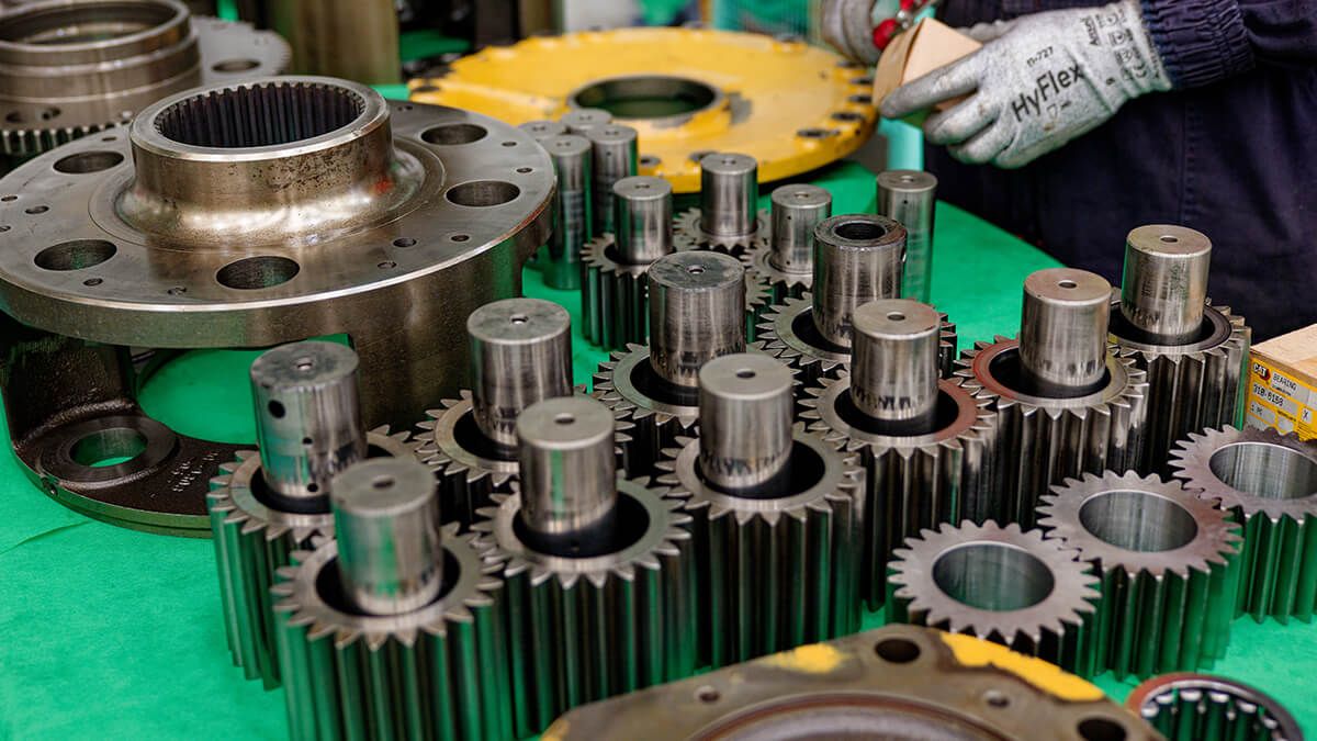 Take Cat® Drivetrain Maintenance Into Your Own Hands | Cat | Caterpillar