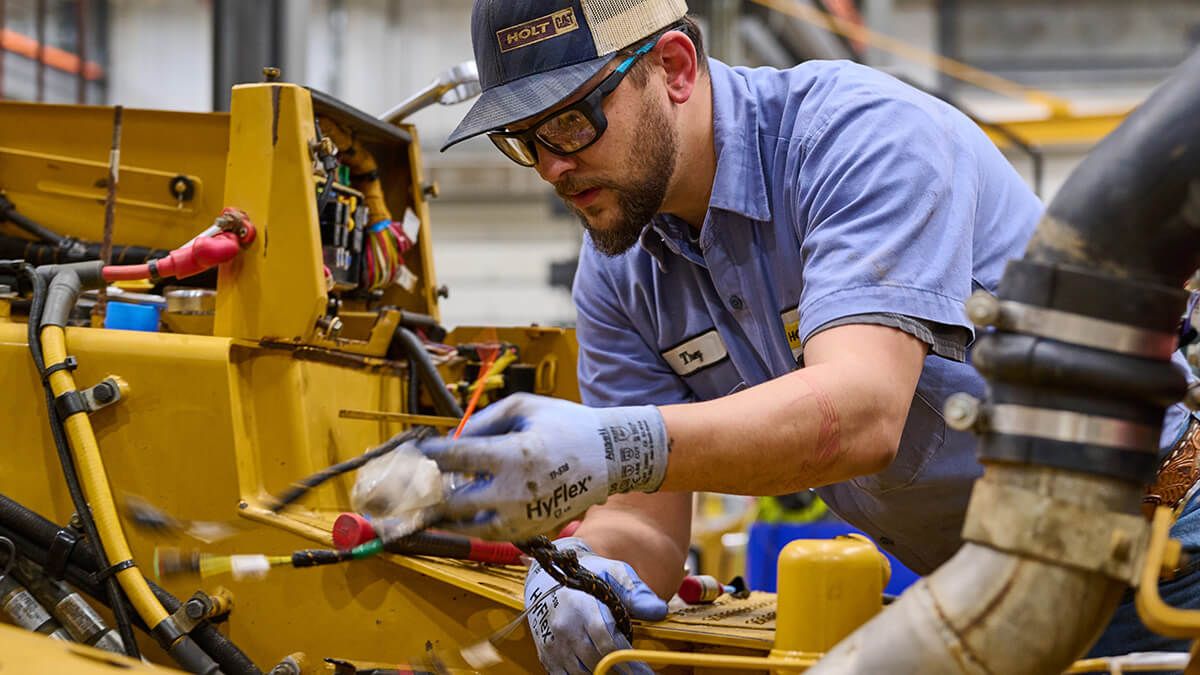 Caterpillar® Repairs: What’s Your Best Option? | Cat | Caterpillar