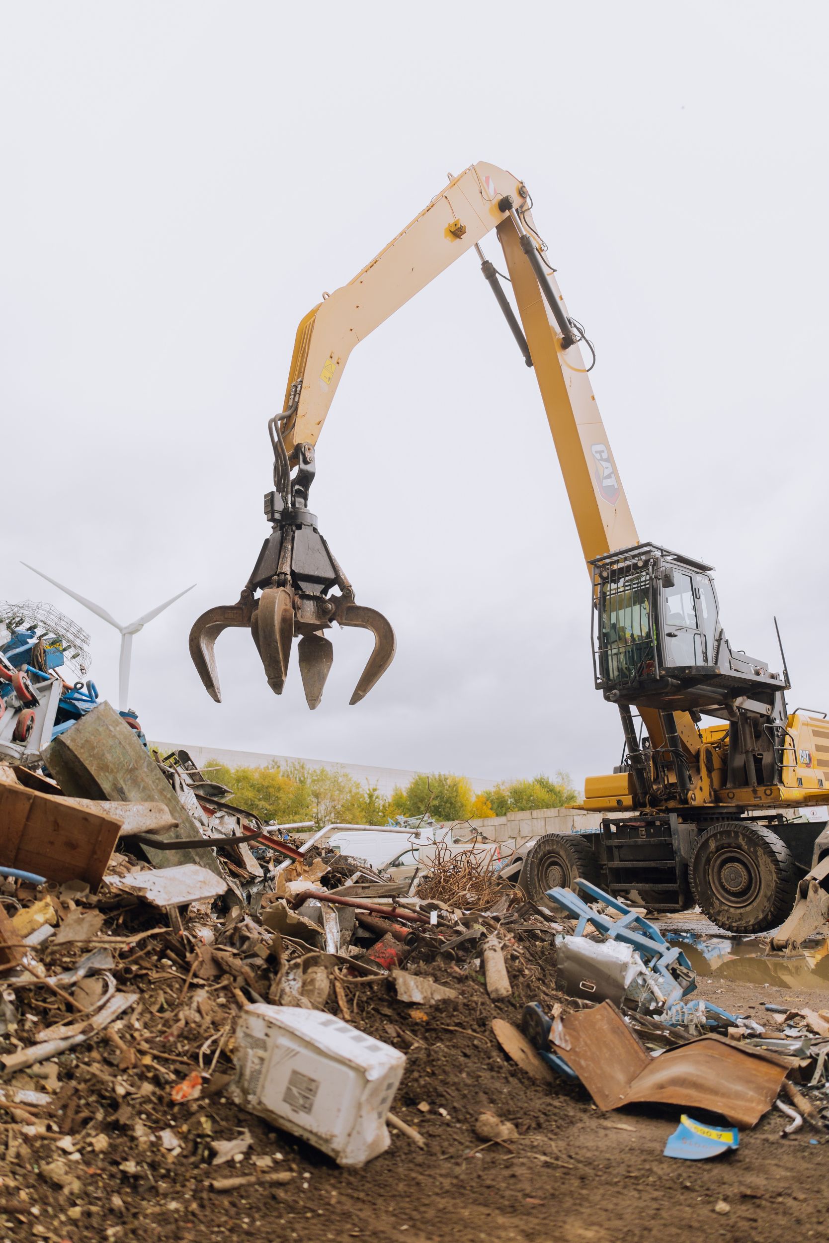 High-capacity and continuous rotation are perfect for scrap yards and transfer stations