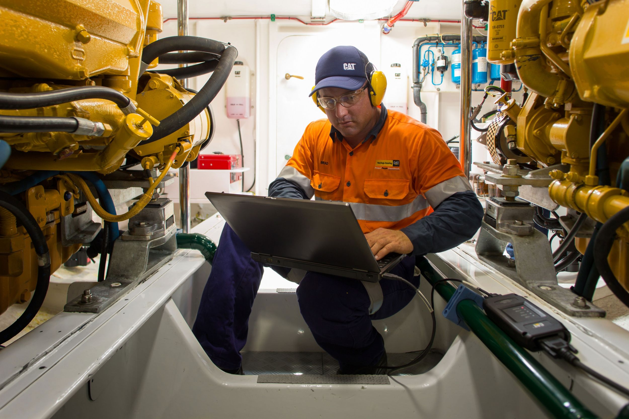 Cat technician diagnosing Cat engines