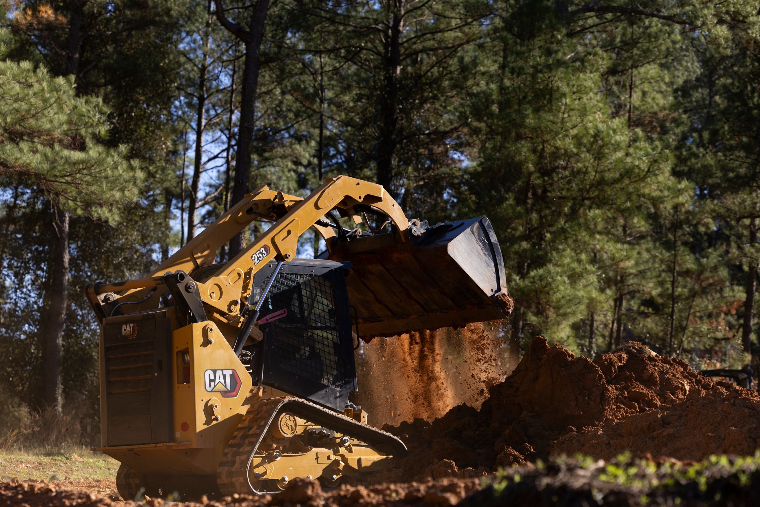 Cat® 253 Compact Track Loader