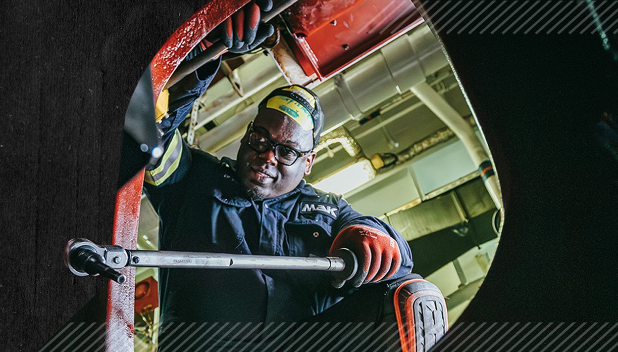 MaK employee working in facility