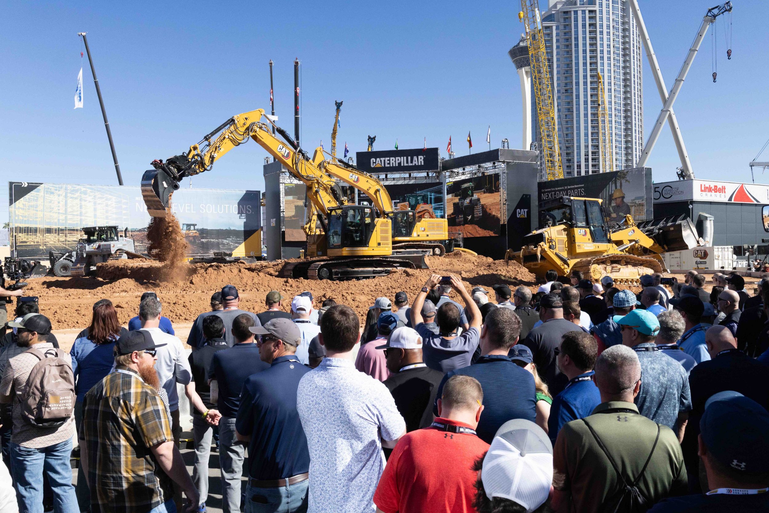 Crowd gathered at the Cat Global Operator Challenge