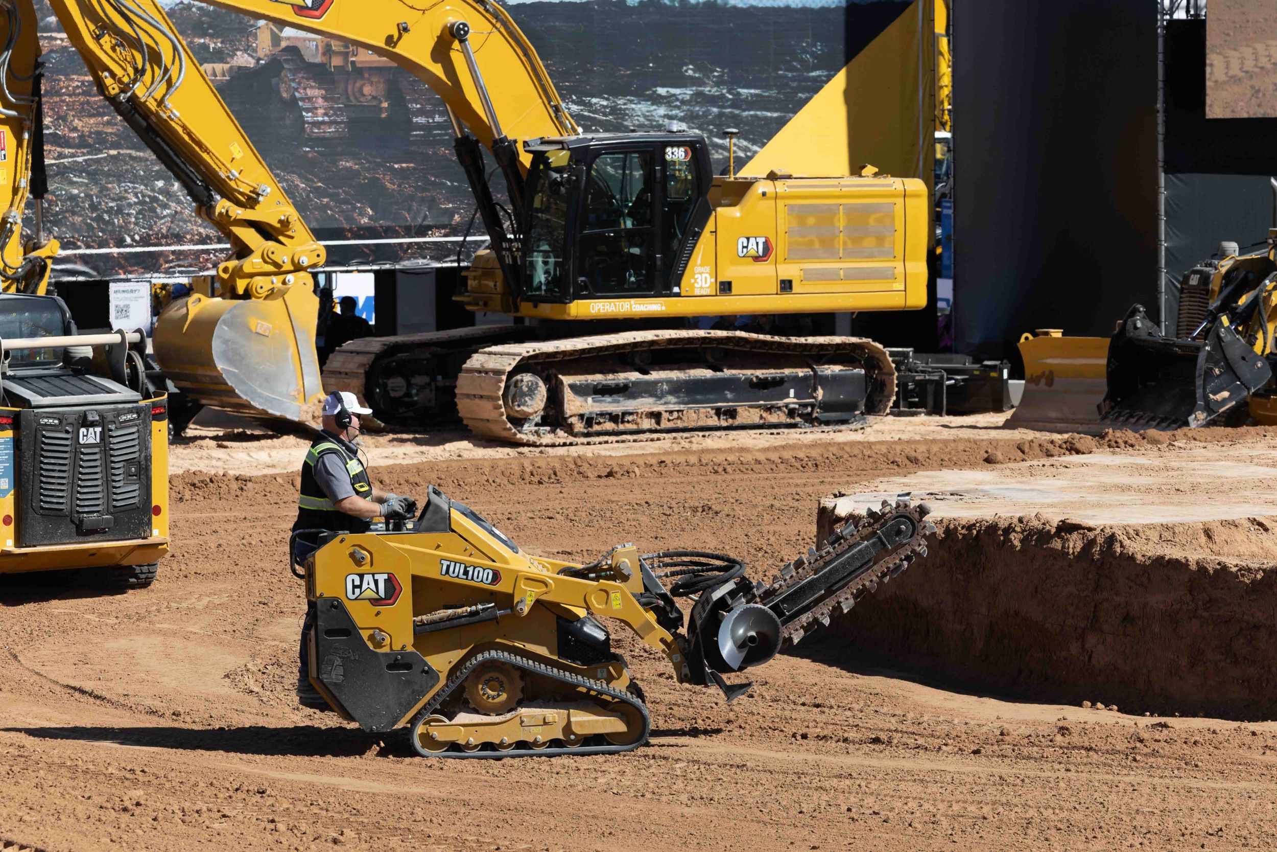 Cat TUL 100 Compact Utility Loader