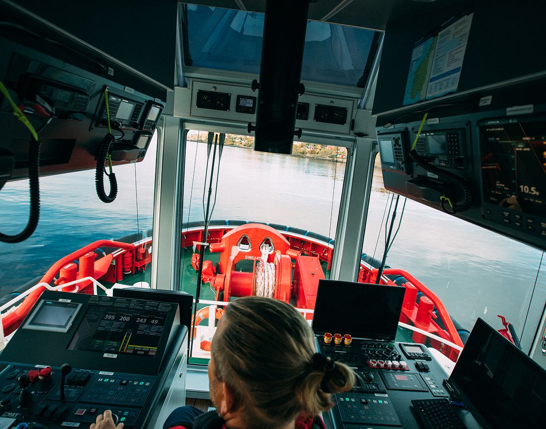 the interior of when the captain sits in the vessel