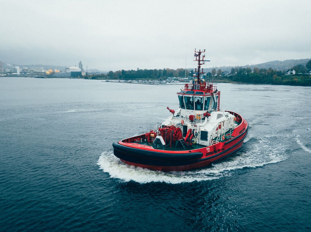 Tug vessel on the water