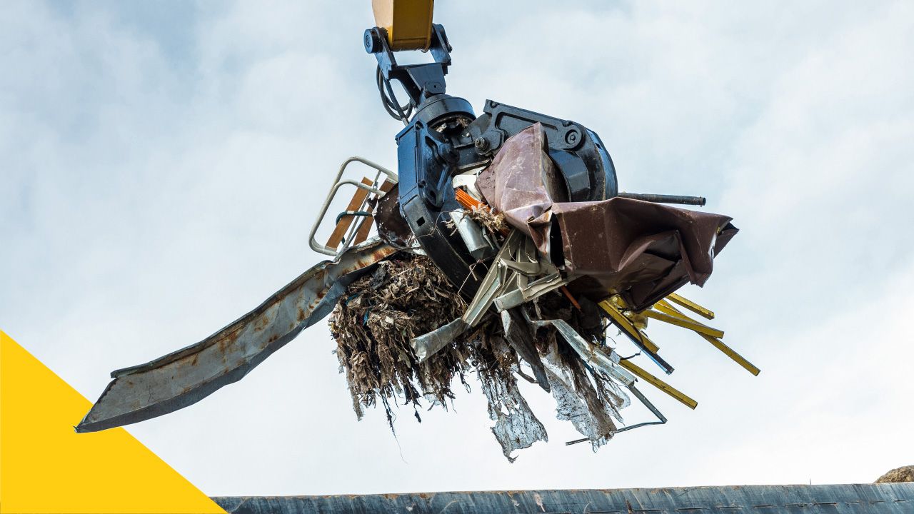 Orange Peel Grapple picking up scrap