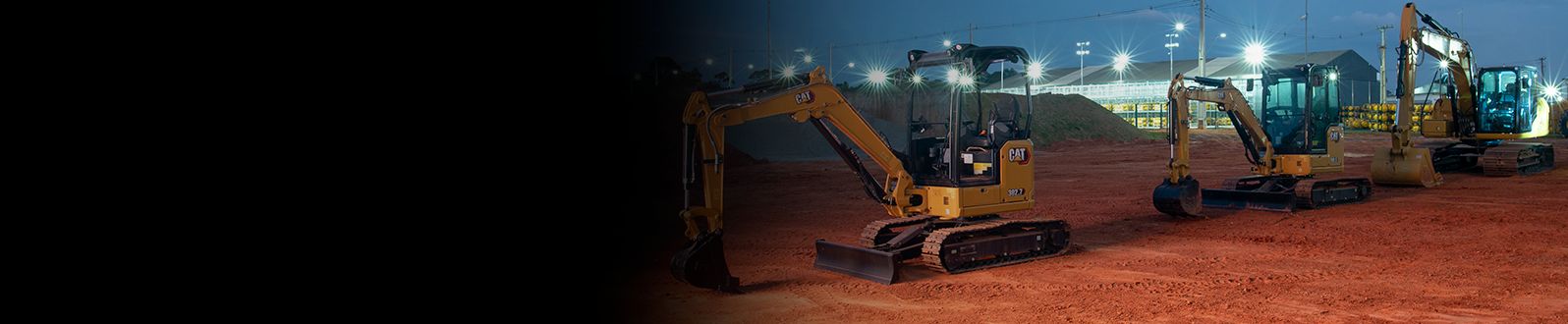 Minicarregadeira em canteiro de obras de terraplenagem