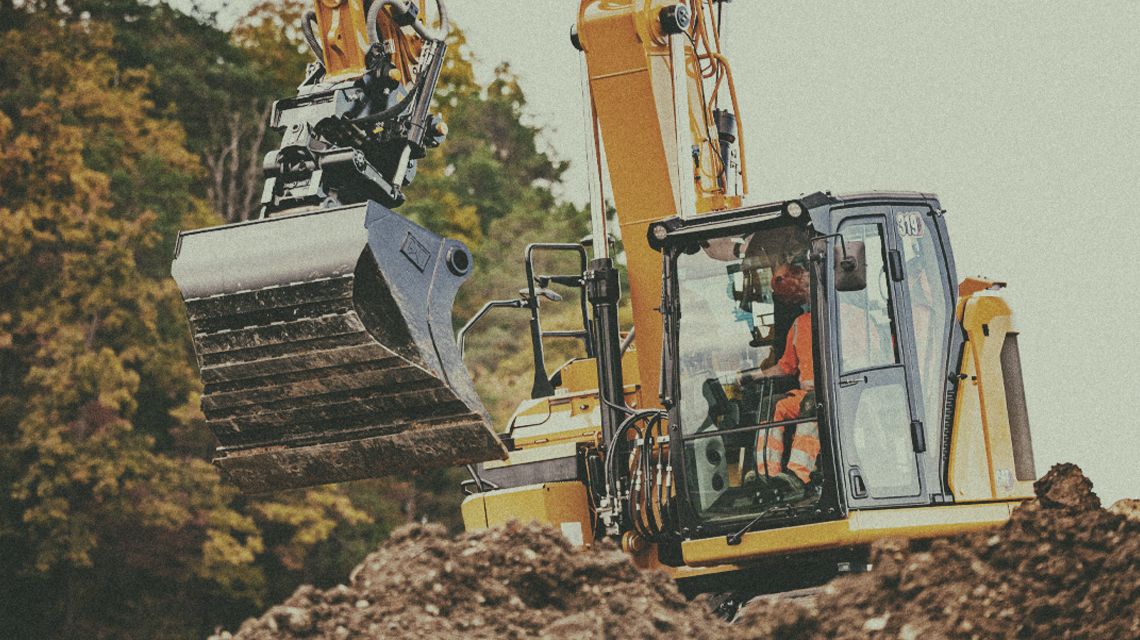 319 Excavator | Confidence in tight spaces