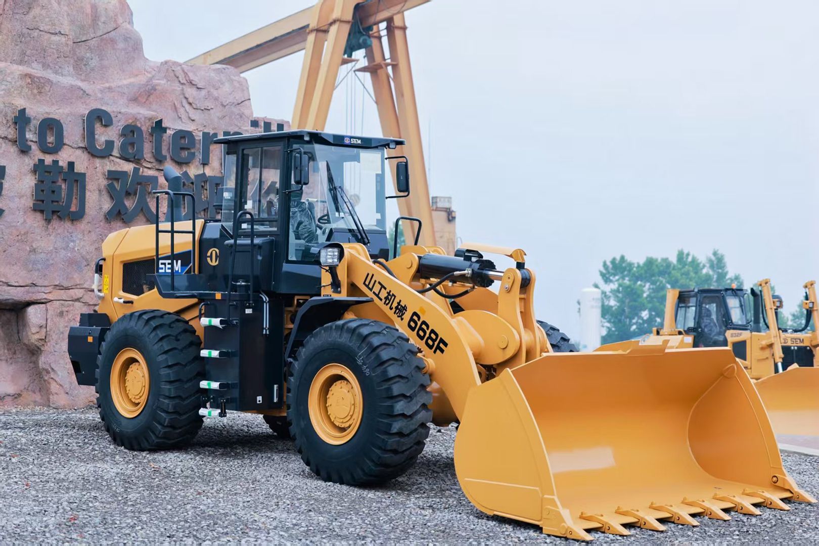SEM 668F Wheel Loader