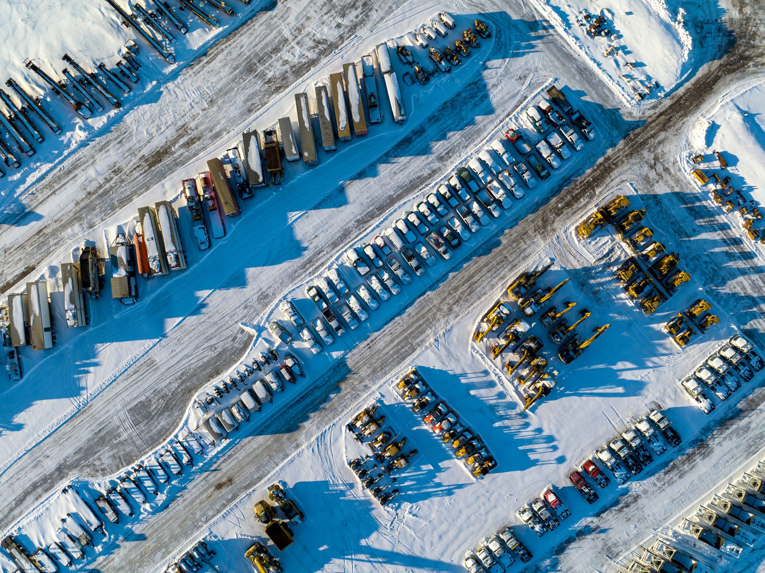 Aerial photo of a fleet of equipment using VisionLink with snow on the ground.