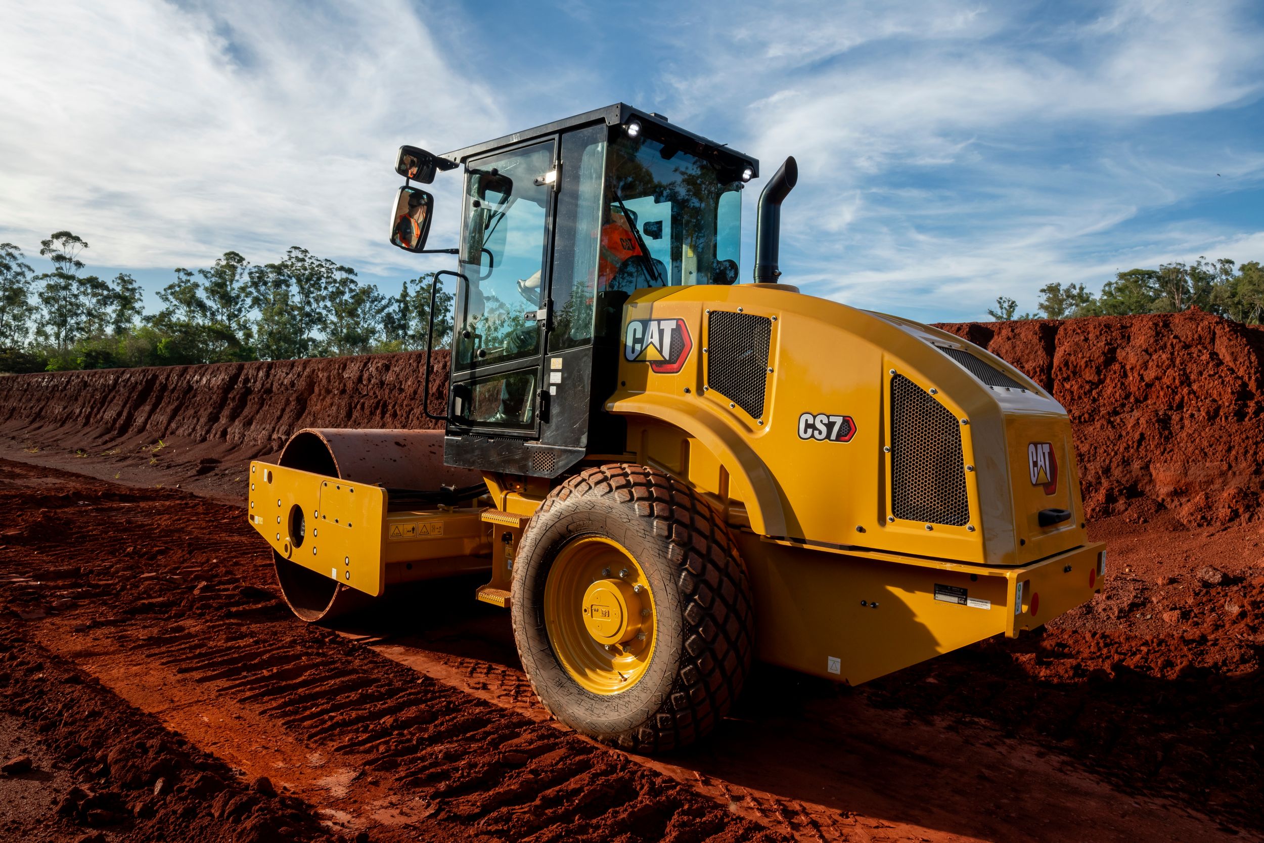 Compaction Meter Value (CMV) technology helps the operator determine when target values are met, reducing unnecessary passes and rework.