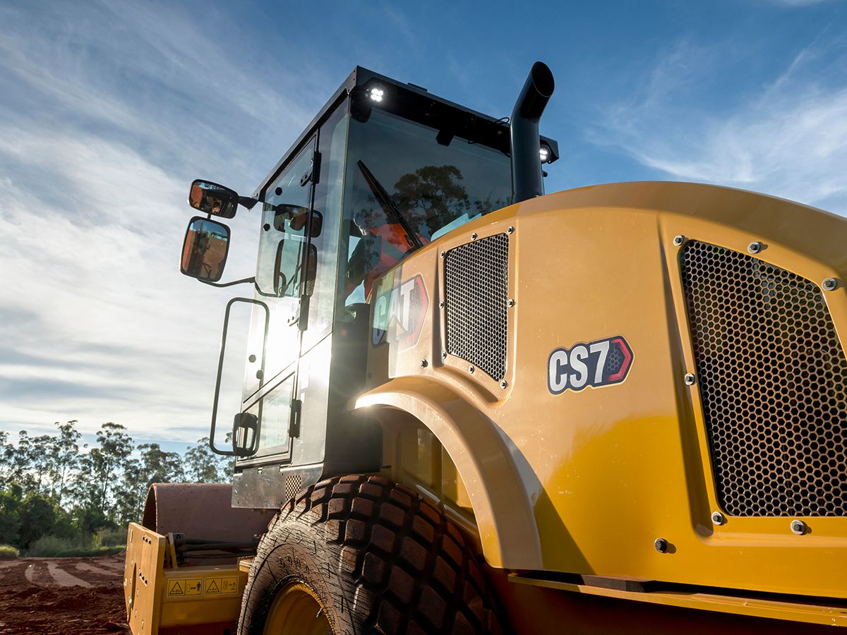 Cat CS7 smooth drum roller.