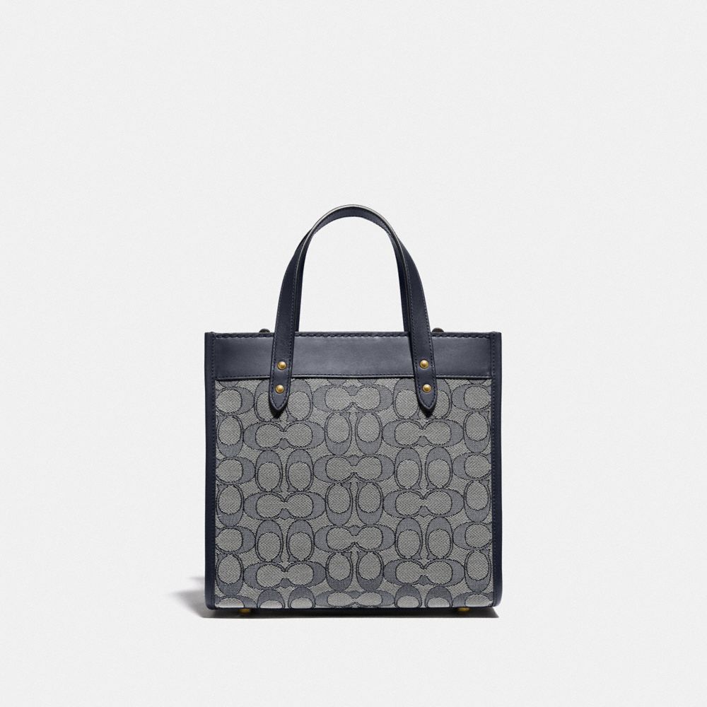 FIELD TOTE 22 IN SIGNATURE JACQUARD