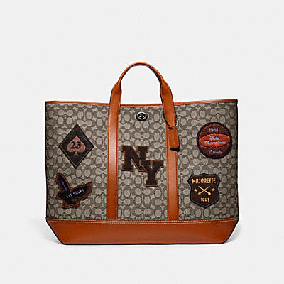 TOBY TURNLOCK TOTE IN SIGNATURE TEXTILE JACQUARD WITH VARSITY PATCHES