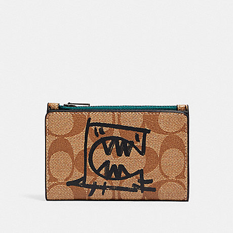 COACH SLIM BIFOLD CARD WALLET IN SIGNATURE CANVAS WITH REXY BY GUANG YU - QB/TAN BLACK - 1257