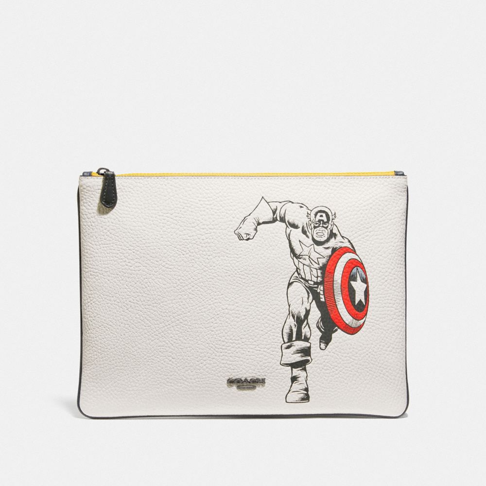 COACH COACH â”‚ MARVEL LARGE POUCH WITH CAPTAIN AMERICA - QB/CHALK MULTI - 1827