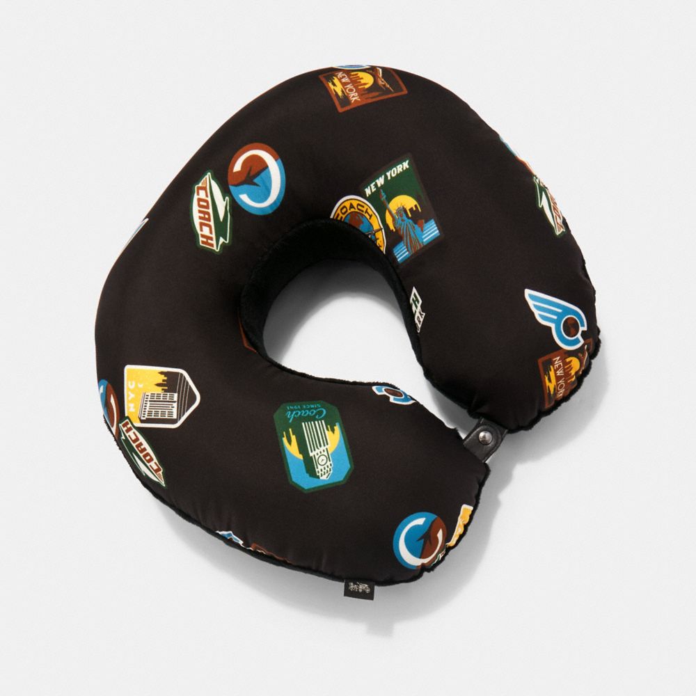 COACH 1887 PACKABLE TRAVEL PILLOW WITH TRAVEL PATCHES QB/CHARCOAL MULTI