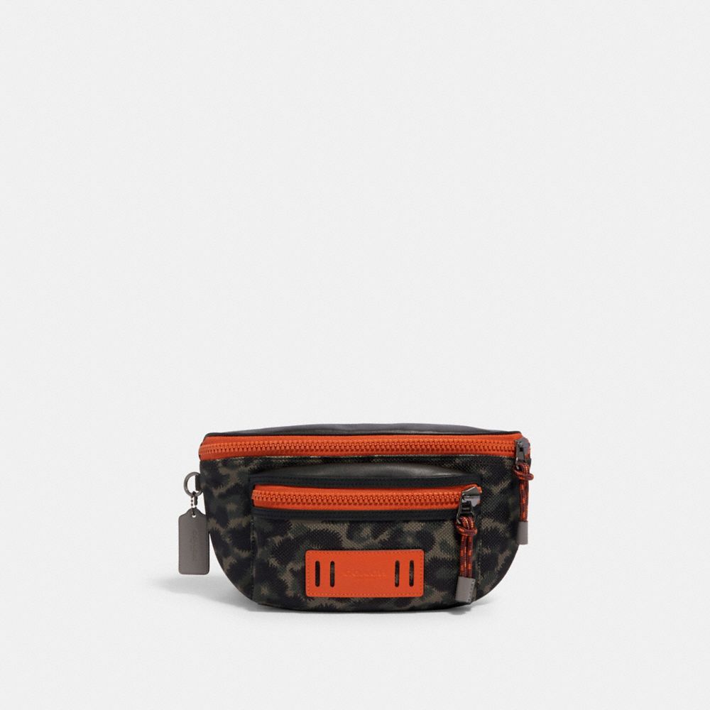 TERRAIN BELT BAG WITH ANIMAL CAMO SCRIPT PRINT - QB/GREEN BLACK - COACH 1971