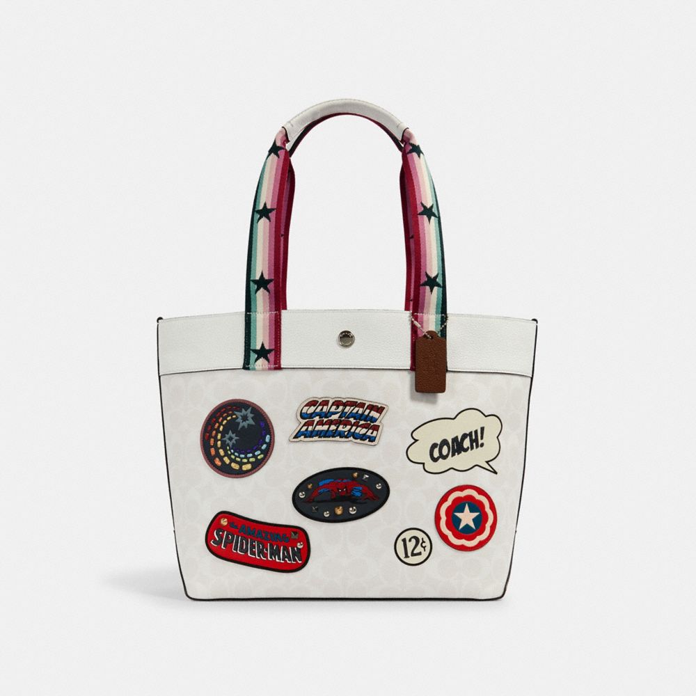 COACH COACH â”‚ MARVEL JES TOTE IN SIGNATURE CANVAS WITH PATCHES - SV/CHALK MULTI - 2539