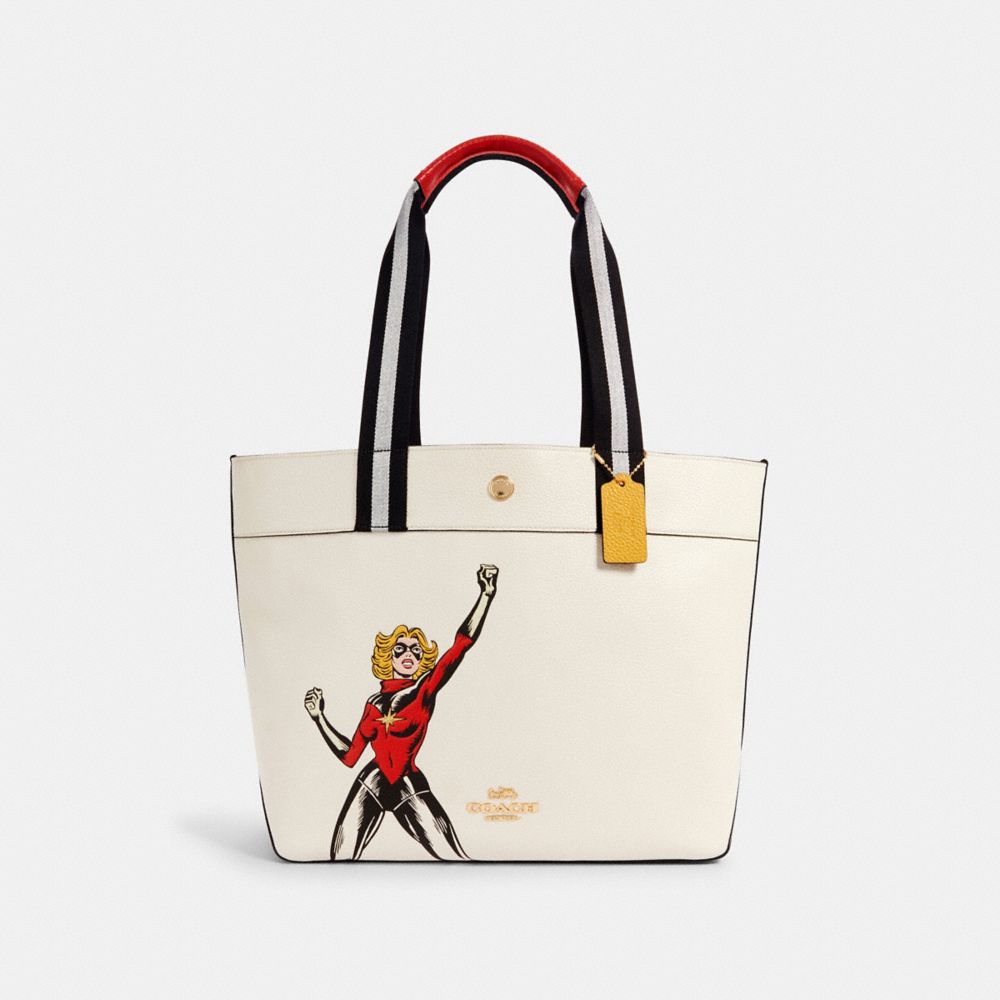 COACH â”‚ MARVEL JES TOTE WITH CAROL DANVERS - IM/CHALK MULTI - COACH 2902